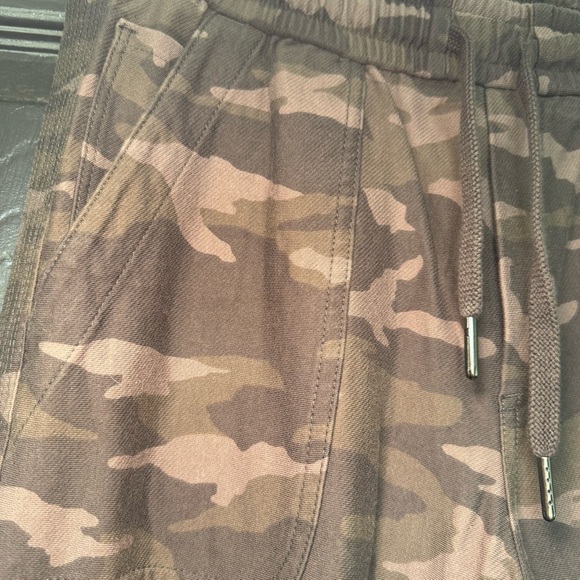 Athleta Farallon Camo joggers 4 - Picture 7 of 11